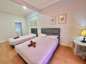 PENTHOUSE MARINA COURT VACATION HOME 5 BEDROOMS KOTA KINABALU 15pax